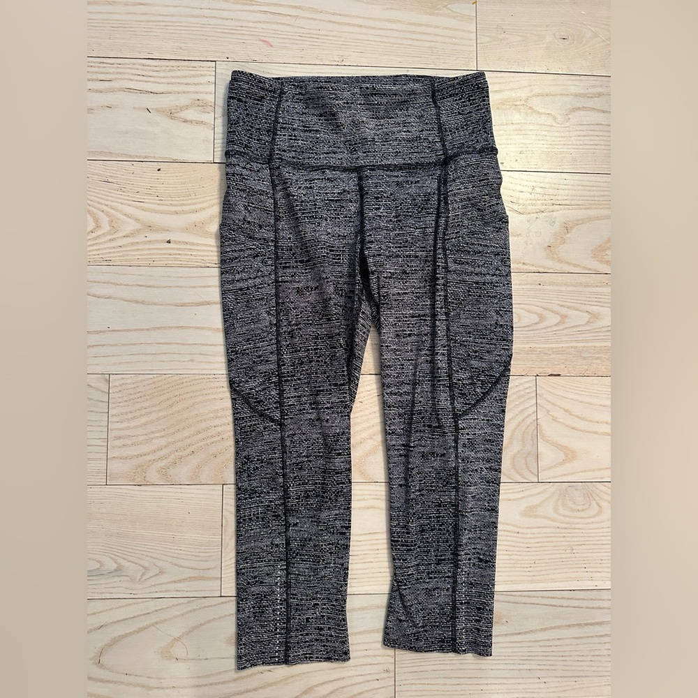Lululemon Size 6 Black White Heathered Crop Leggings High Rise